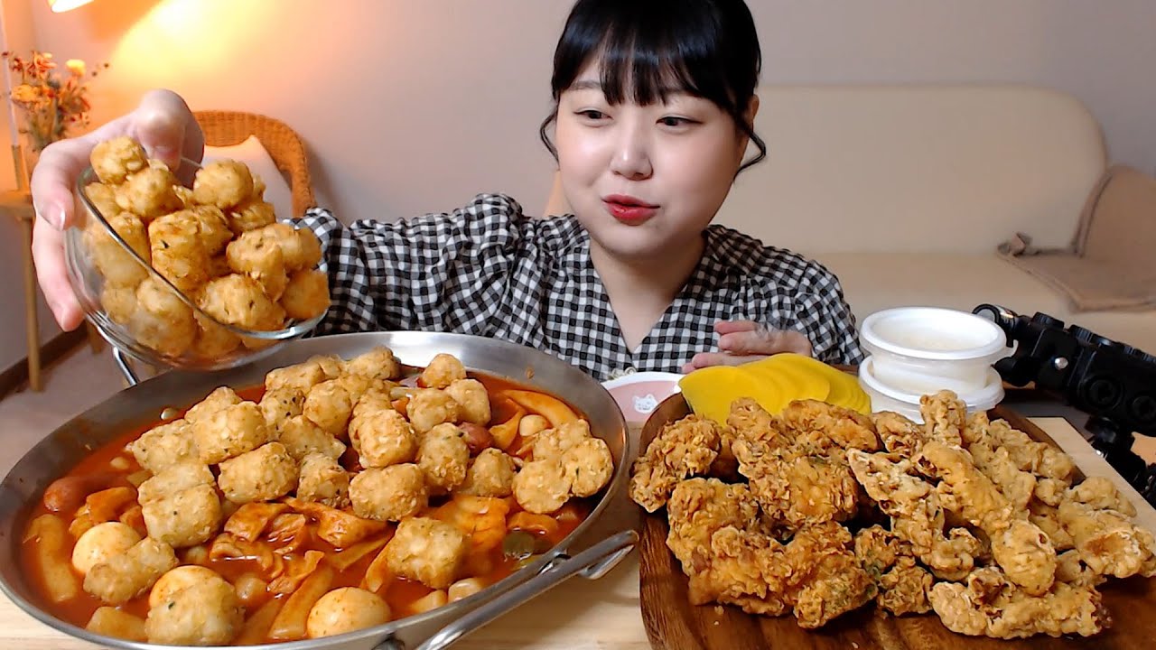 감자 폭탄 떡볶이 삼첩분식 닭껍질튀김 치킨 먹방 Spicy tteokbokki with fried potato Chicken Mukbang Eating sound