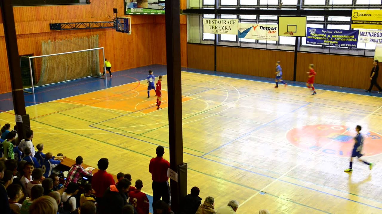 V&yacute;ber ZsFZ Slovensko-TJ OLYMPIA Bruntal. Halov&yacute; turnaj Brunt&aacute;l 2014 fin&aacute;le 1 polčas