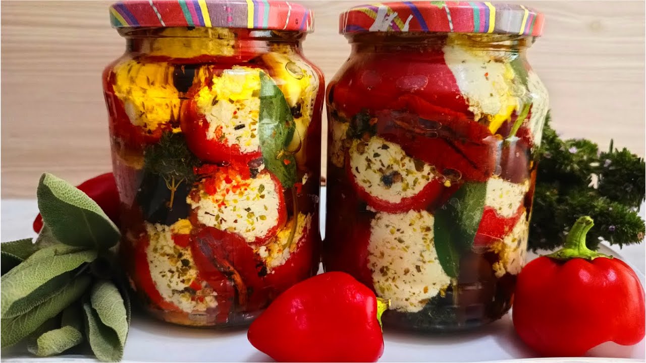 Ardei mini umpluți cu brânză în ulei cu ierburi aromate!🤍❤️