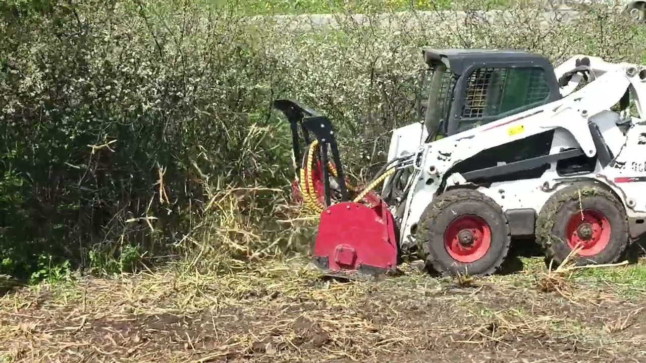 Работа Bobcat 650 с Мульчером