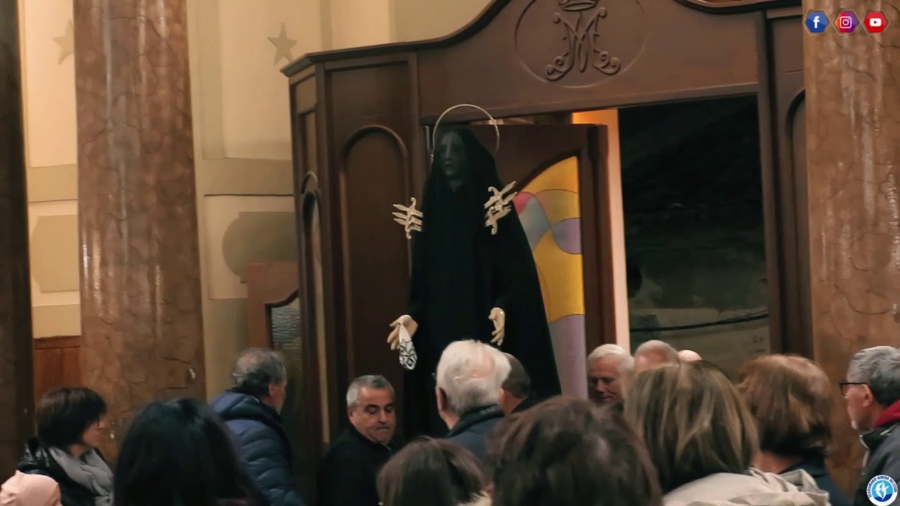 DIAMANTE: Venerdì Santo - L'Addolorata prende Gesù morto in Croce