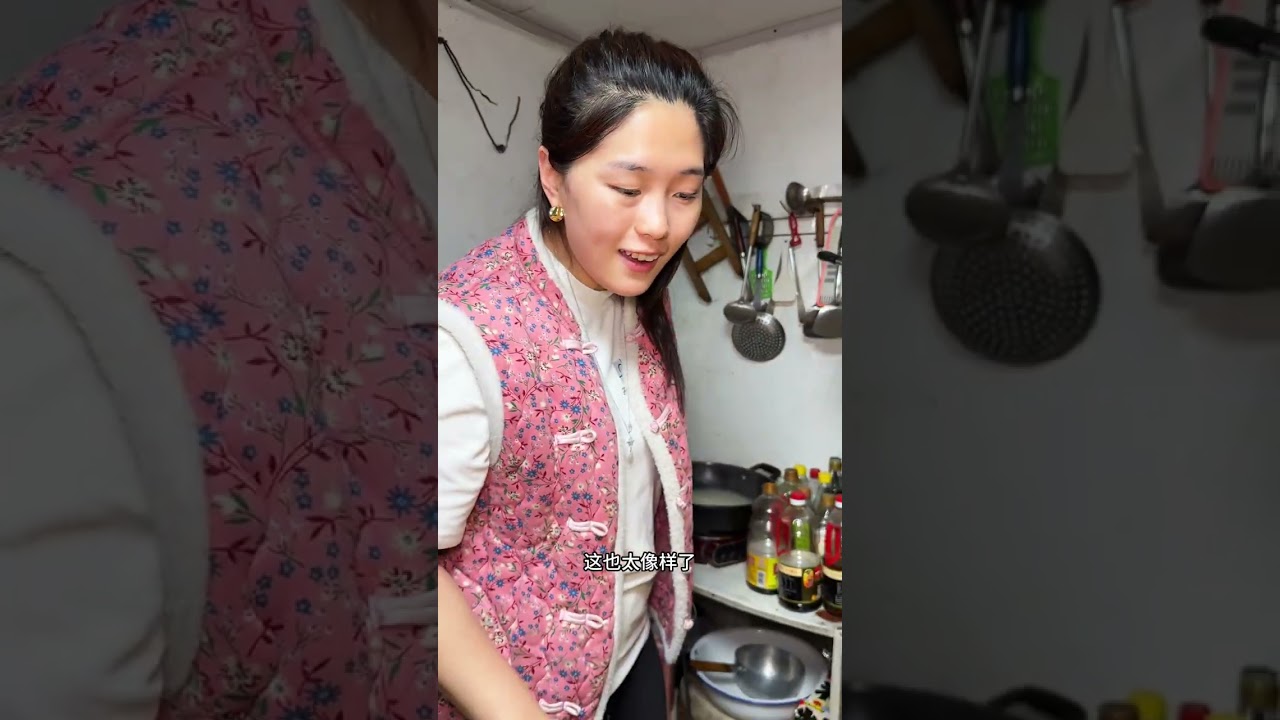 在东北农村和不扫兴的公婆晚上一起吃我爱的螺蛳粉简直太幸福啦！#记录我的农村生活 #乡村美食 #臭宝螺蛳粉
