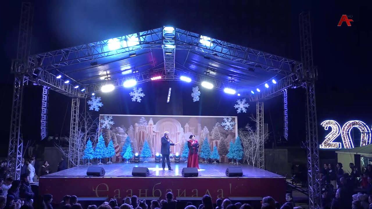 Концерт. Открытие елки на площади Свободы