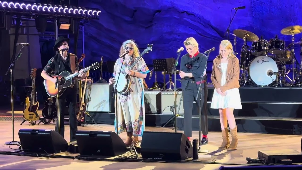 Brandi Carlile & The Carlile Family Band (Caroline JJ Josephine) 