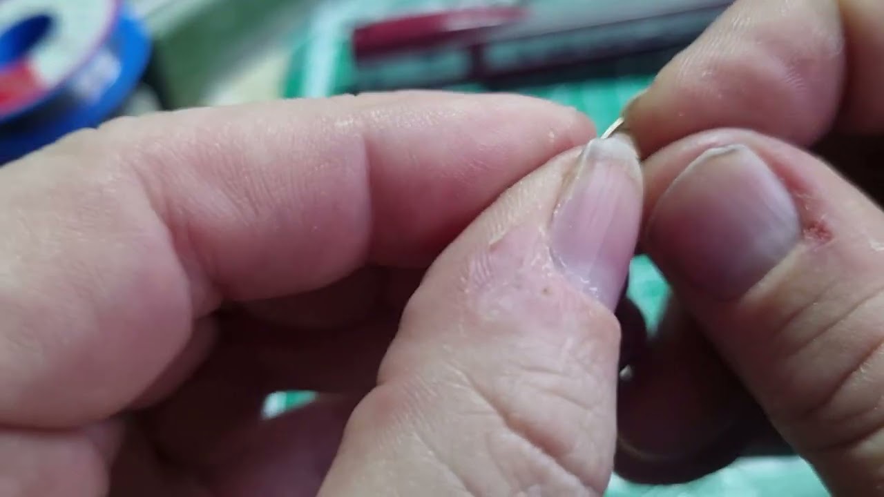 Einbai der Kato Universalbeleuchtung 11-214 in Kato Thalys