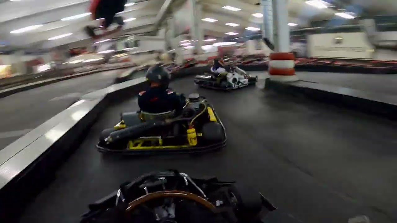 V2 Kart Rennstart auf Kartbahn