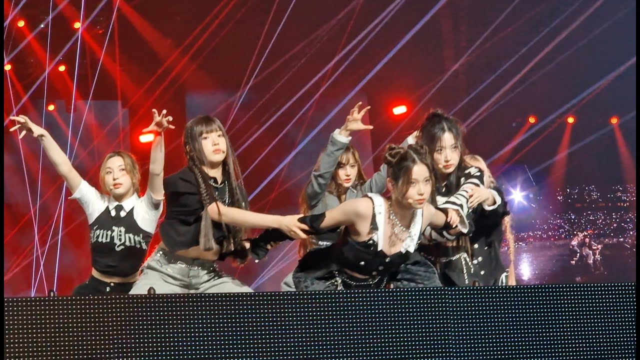 NMIXX 엔믹스 @ Music Bank in Paris - O.O - La Défense Arena | Fancam