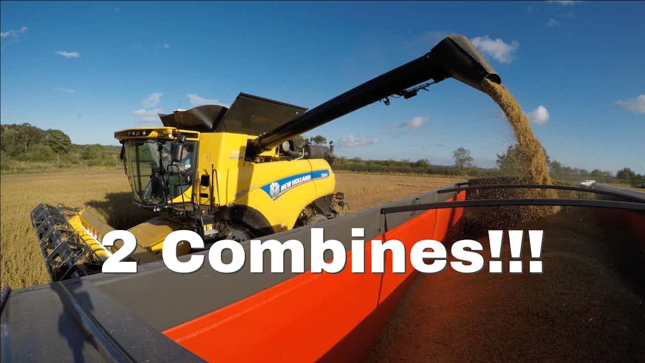 New Holland CR 9.90 Helping Out