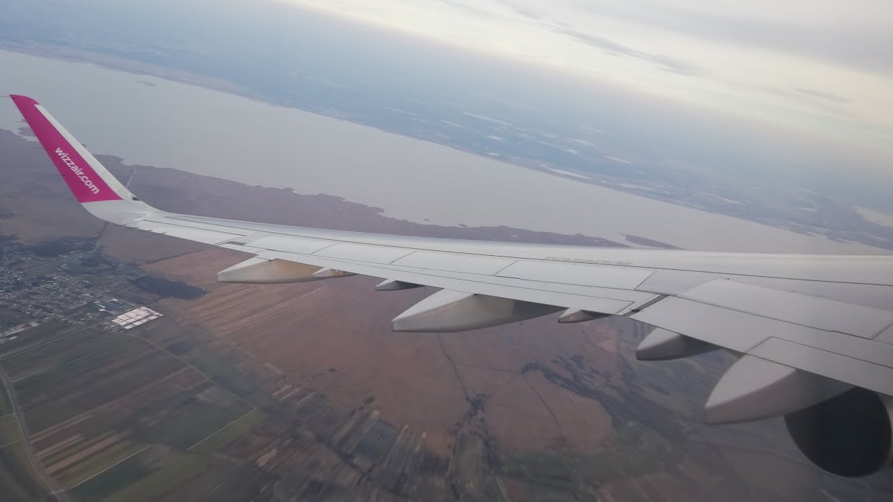 Full flight report | Wizzair UK Aibus A320 | London Luton - Prague | Storm Ciara | Trip to Russia