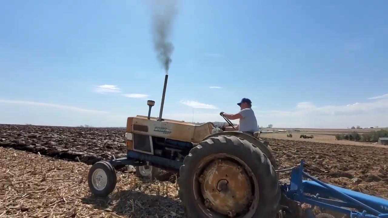 Plowing fun!!!! Ford 6000 diesel, Oliver 88 diesel.