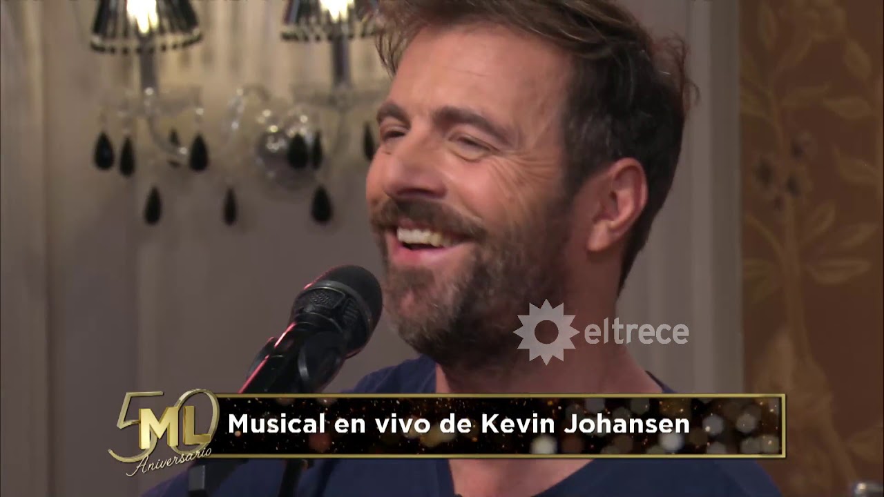 Kevin Johansen hizo un popurrí de sus mejores temas en la mesa de Mirtha