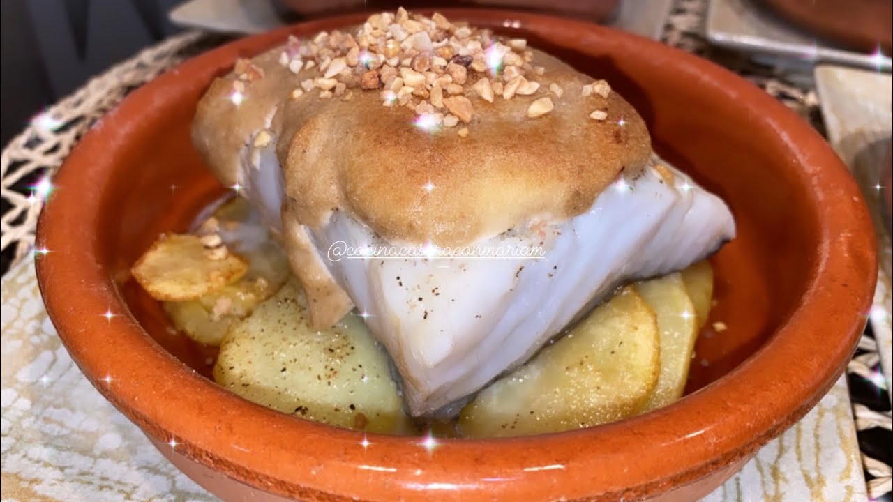 BACALAO CON MUSELINA DE AJO NEGRO.RECETA MUY FÁCIL Y DELICIOSA