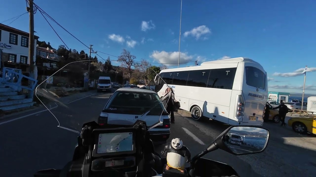 Kızlara Bakarken Renault Flash Araca Çarpıyorduk