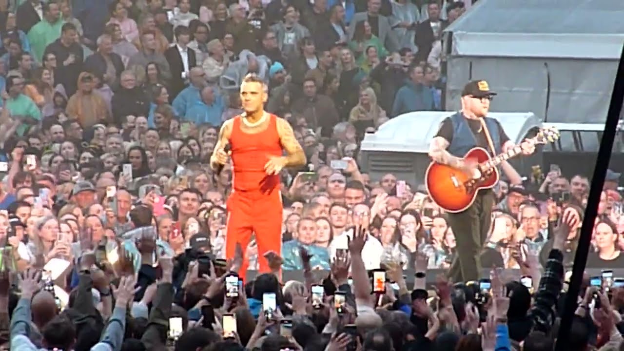 Robbie Williams and Lulu Relight My Fire Live Emirates Stadium London with Lottery Winners 7/6/25