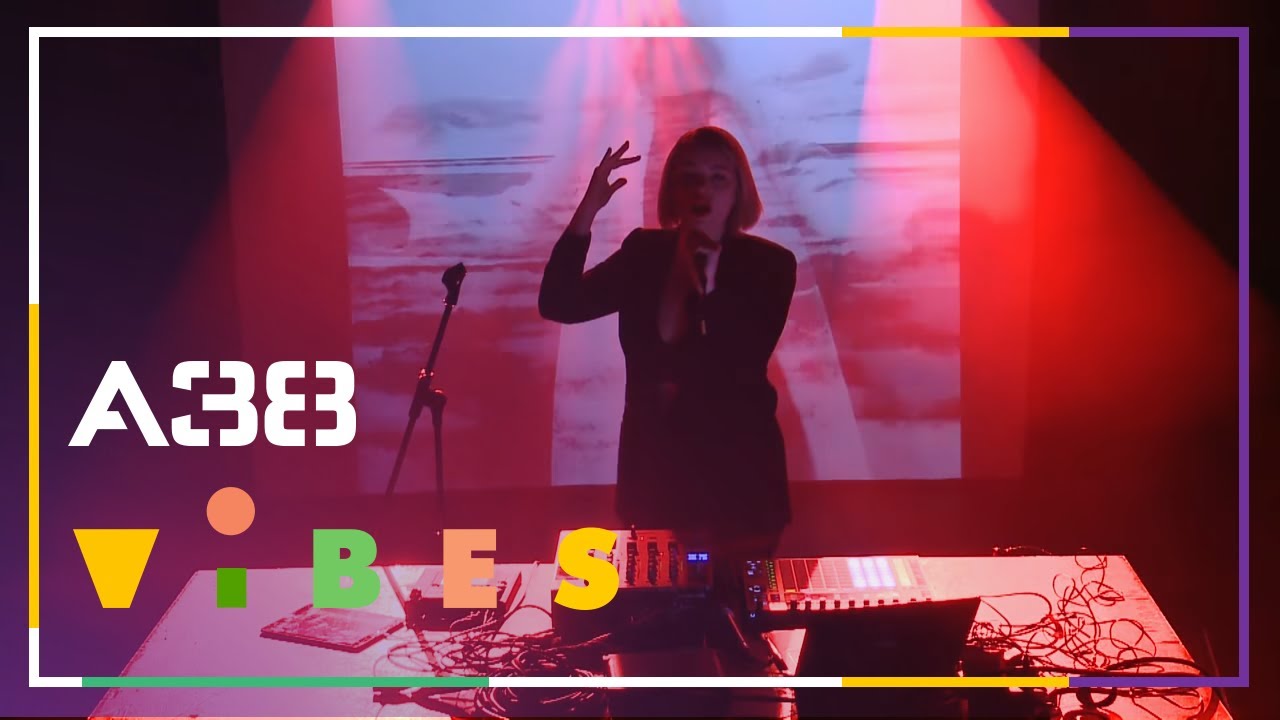 Emika - Flashbacks // Live 2016 // A38 Vibes