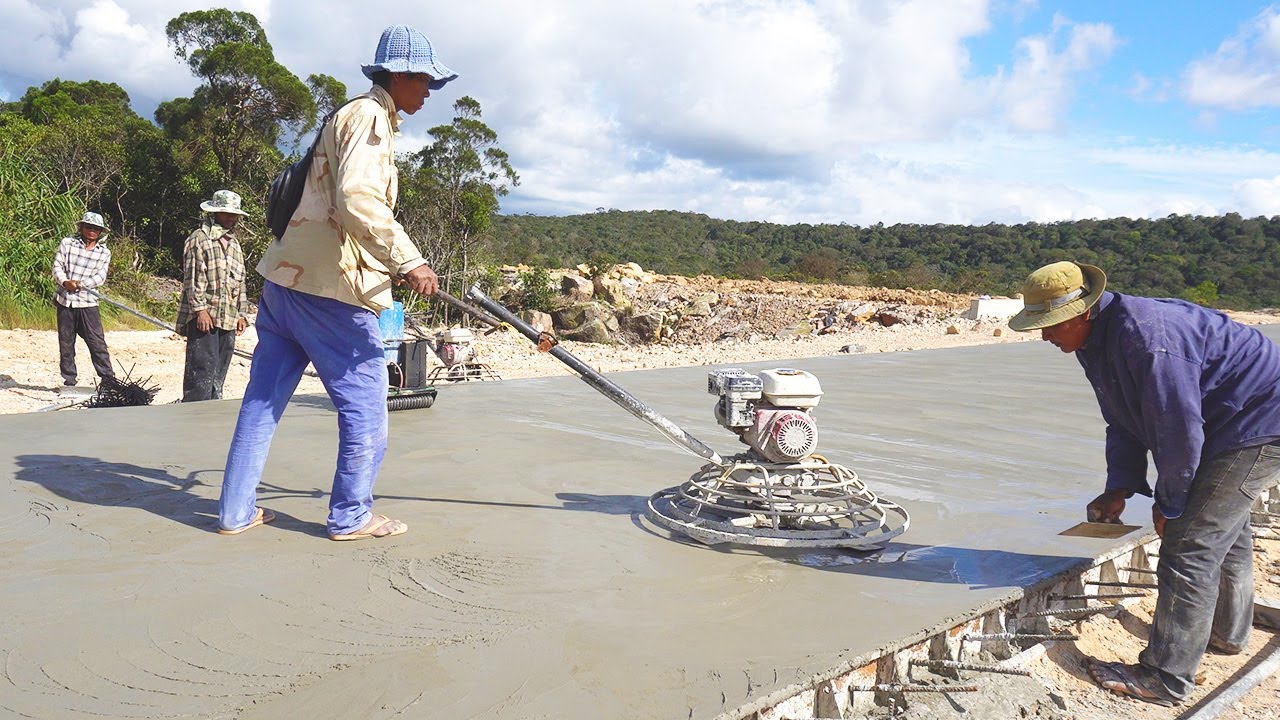 Wonderful power trowel machine for smoothing the surface to finish concrete road construction