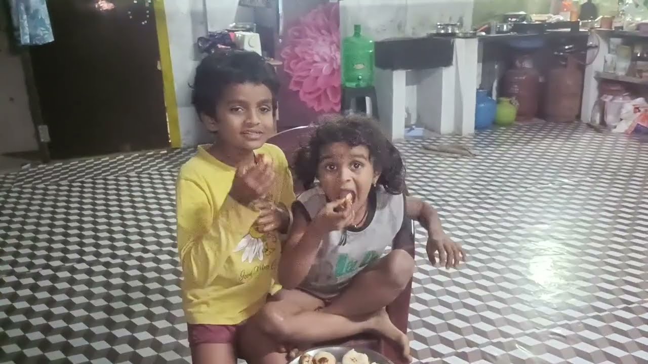 డేమొత్తం ఫుల్లుగావర్క్ లోబిజీ అయిపోయినైట్ కిఏం చేద్దామాఅని🤔ఇలావేడివేడిగాతింటేఉంది//Swathi nakshatra 