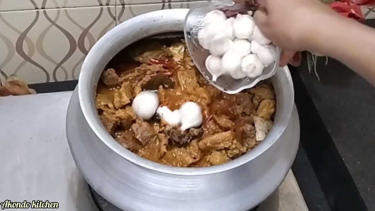 মায়ের রেসিপিতে হাতে মেখে গরুর মাংস ভুনা ।Beef Bhuna Recipe | Beef Curry Recipe with Akon