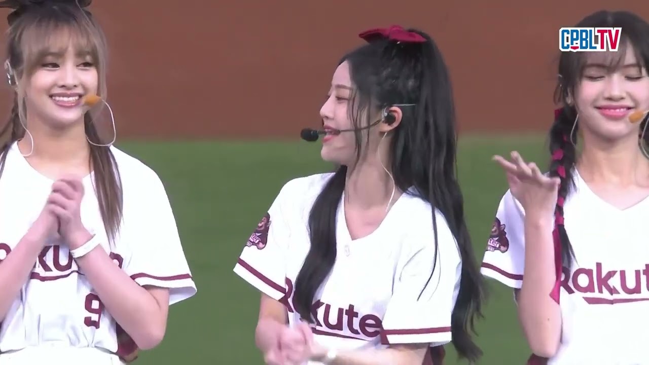 10/29 季後挑戰賽G2 統一 VS 樂天 賽前，幻藍小熊精彩的賽前表演，炒熱桃園球場氣氛!