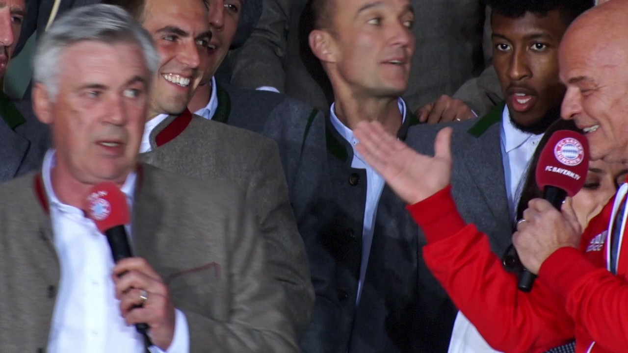 FC Bayern Meisterfeier 2017: Carlo Ancelotti bedankt sich bei den Fans und gibt einen zum Besten
