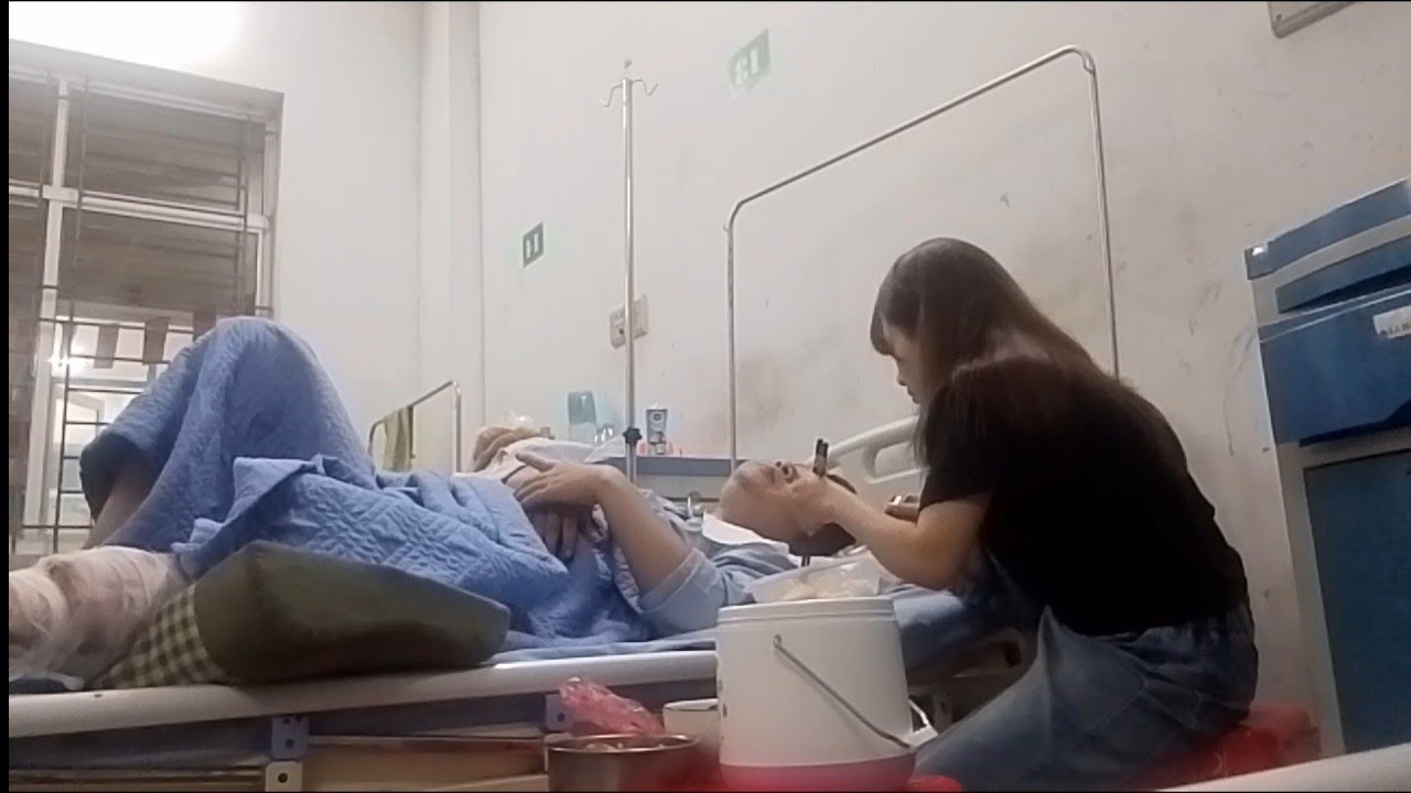 Ngày thứ hai sau mổ anh Thành đỡ hơn, Mẹ Tí Hon tranh thủ về nhà nấu cơm mang lên viện || MẸ TÍ HON 
