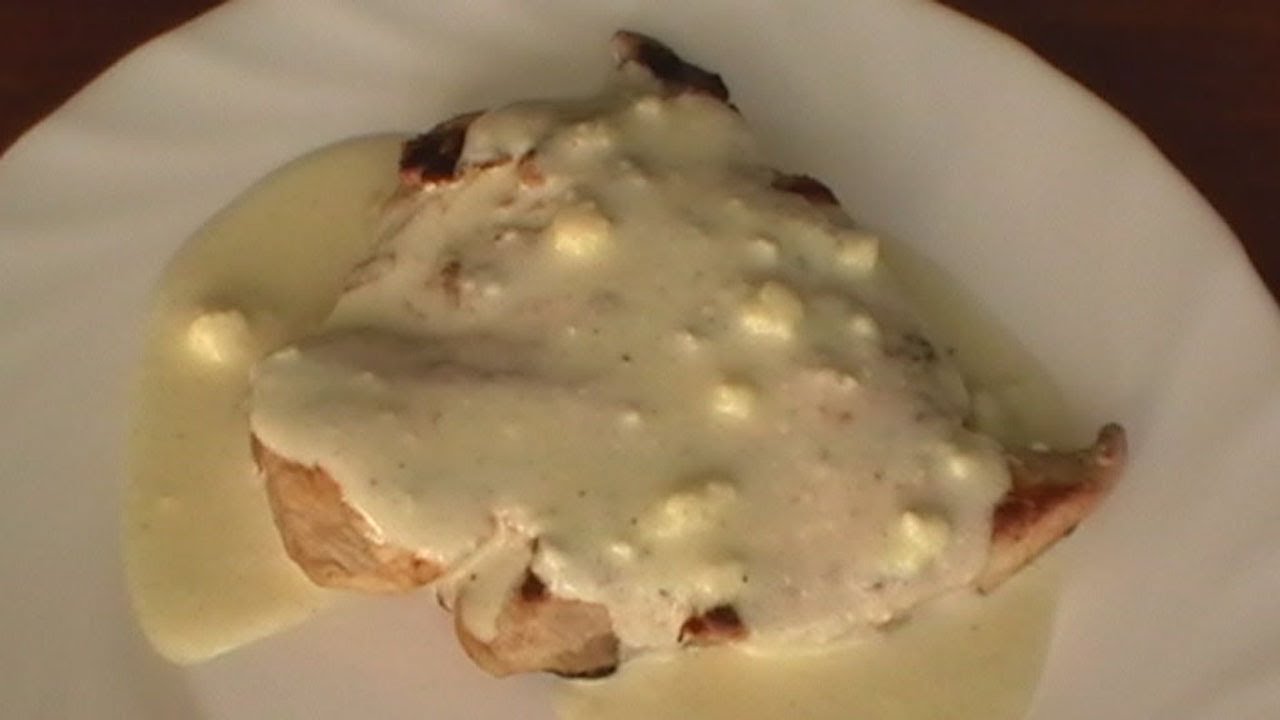PIEPT DE PUI LA GRATAR CU SOS GORGONZOLA