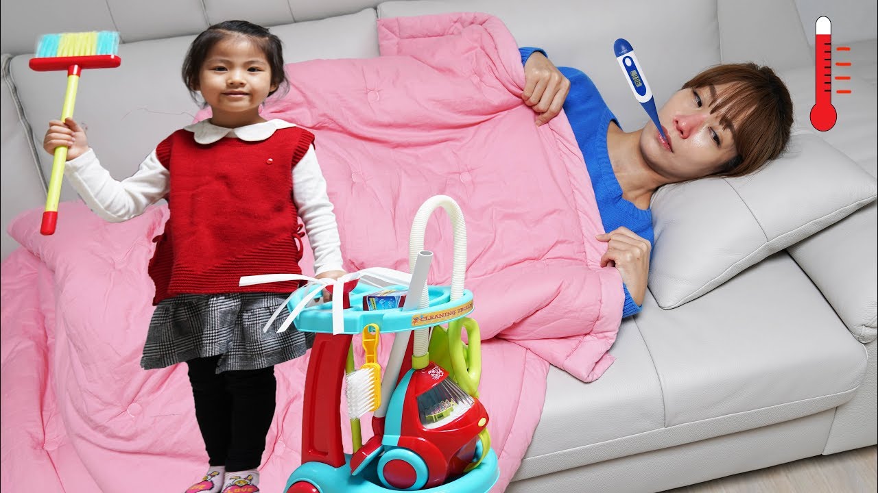 Seoeun Pretend Play to Clean for Sick Mommy Decorating Kids Room Pororo Noodle 서은이의 아픈 엄마 돌보기
