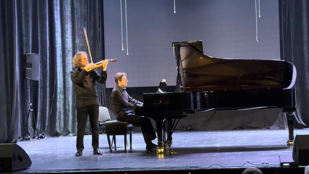 Wolfgang Amadeus Mozart (1756–1791): Sonata for violin and piano in A major, K. 526