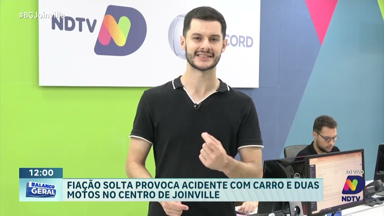 Carro e duas motos se envolvem em acidente na João Colin