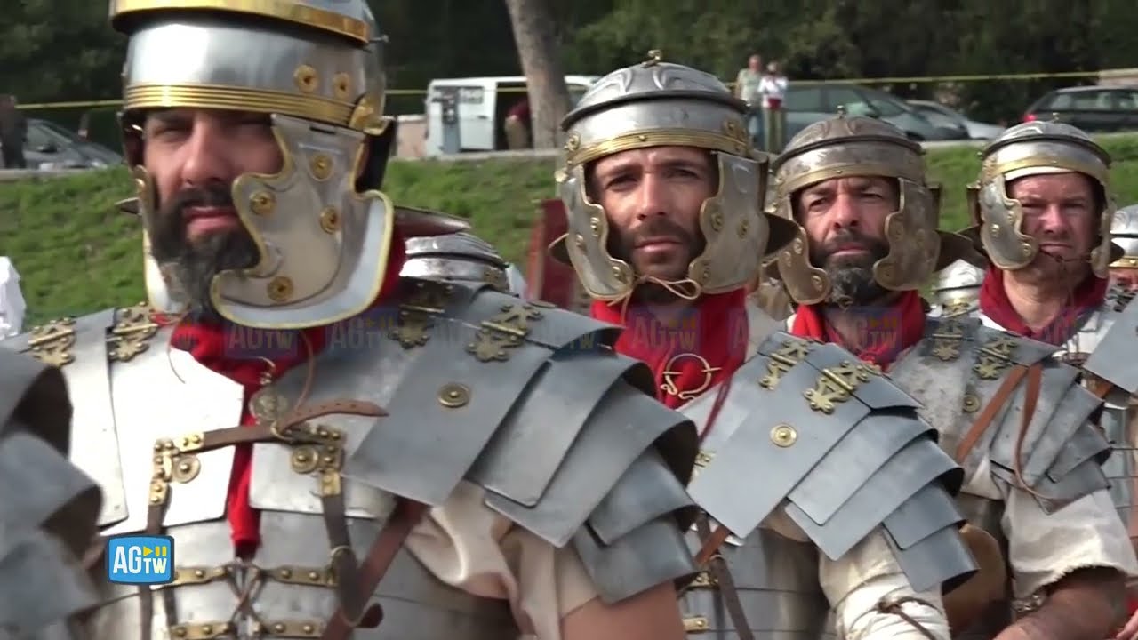 Natale di Roma, il corteo storico: «Da tutto il mondo per vedere i gladiatori»