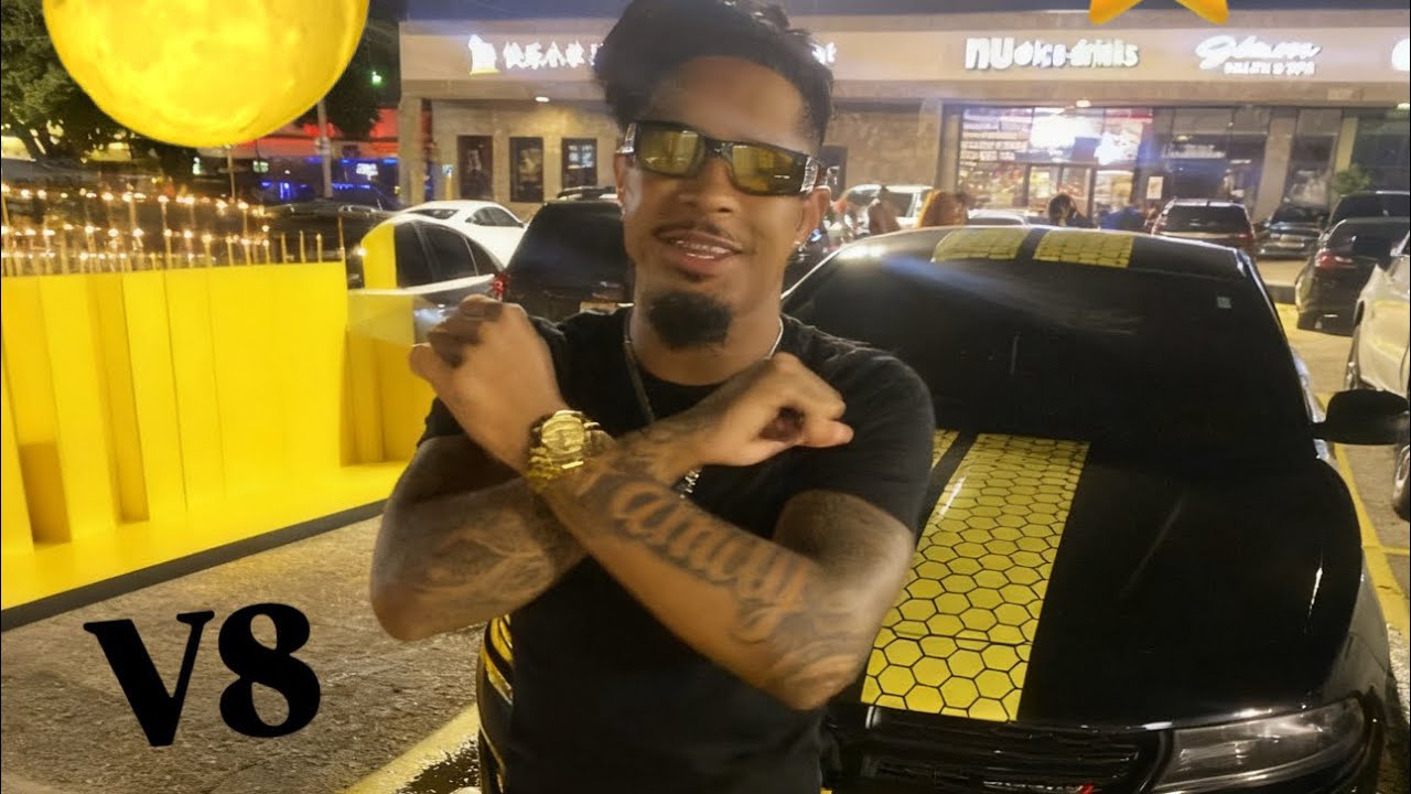 POV: Houston traffic going crazy… supercars everywhere and I’m sliding through in a V8 Scat Pack 🐝💨
