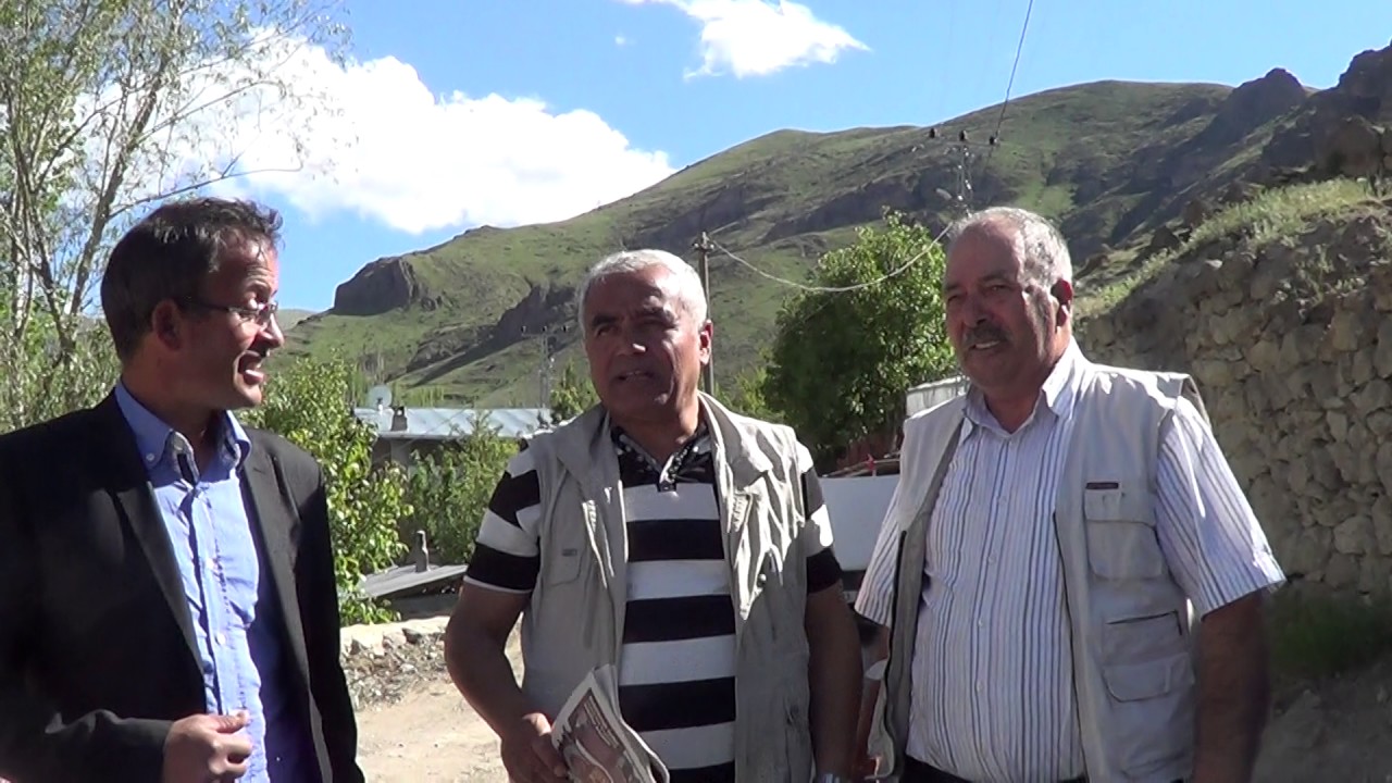 ERZURUM  TORTUM KEMERKAYA MAHALLESİ MUHTARI UFUK MORKOÇ, YOLUMUZ BU ÇAĞDA TOPRAK