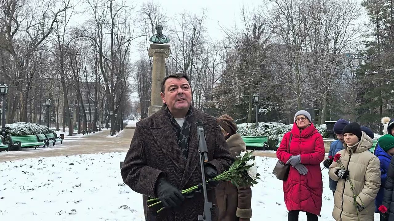Кишинэу. Депутат парламента К. Старыш у бюста А.С.Пушкин.10.02.2026