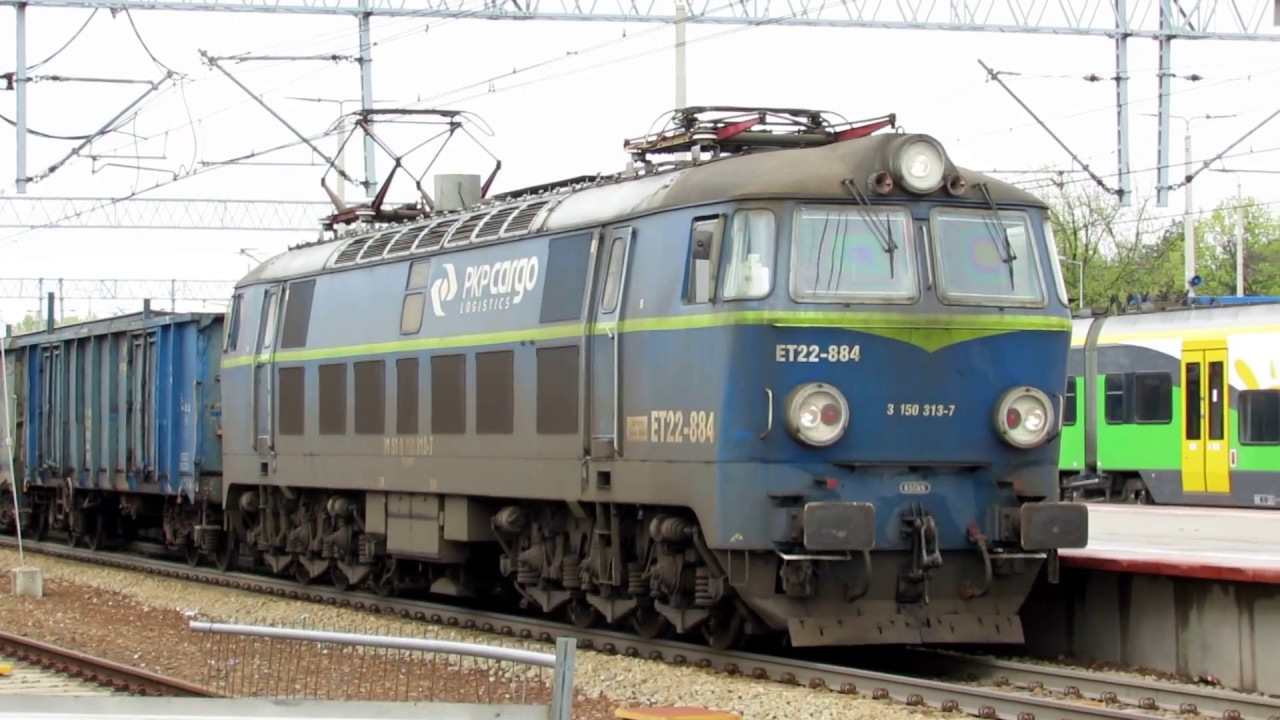 Mijanka ET22-884 z węglarkami eanos i Elfa EN76-010 w Legionowie (4.05.2017)