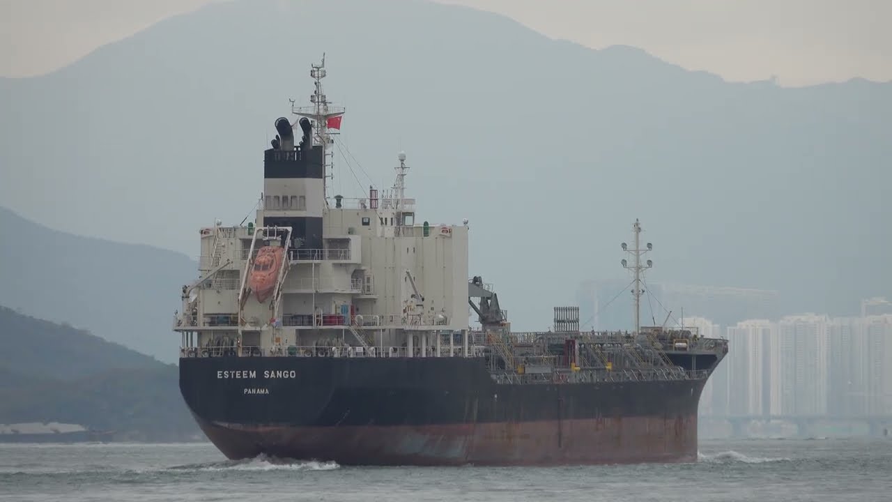 Tanker《ESTEEM SANGO》Crossing the Tsing Ma Bridge in HK 20260201_C0005