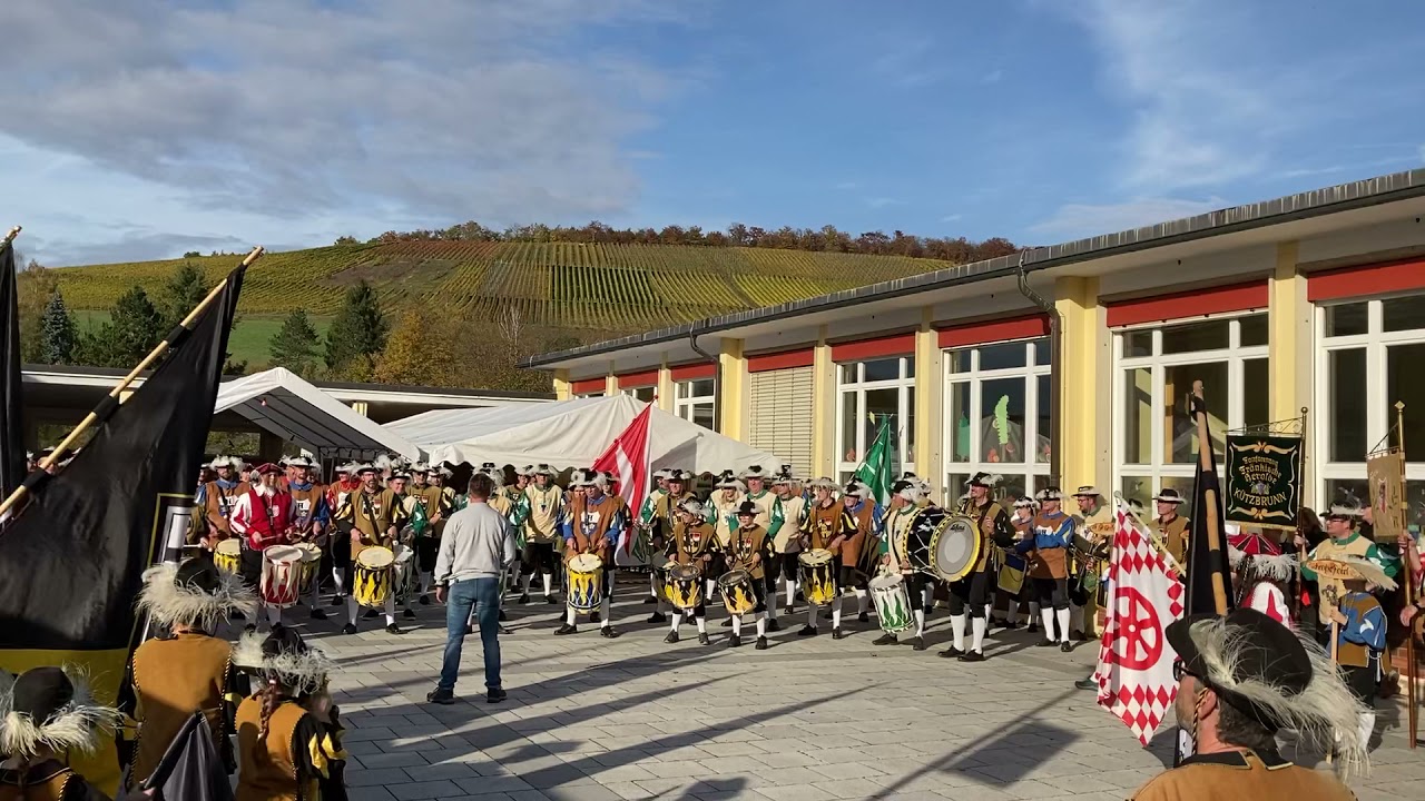 Fränkische Herolde spielen zum 65. Jubiläum des Fanfarenzuges Dertingen