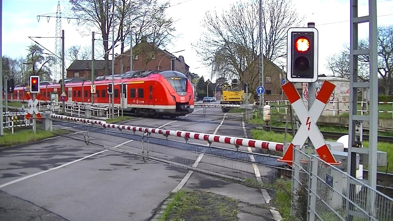 Spoorwegovergang Herrath (D) // Railroad crossing // Bahnübergang