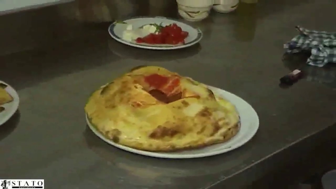 Manfredonia, preparazione pizza Vulcano - Ristorante Vela d'Oro (ST)