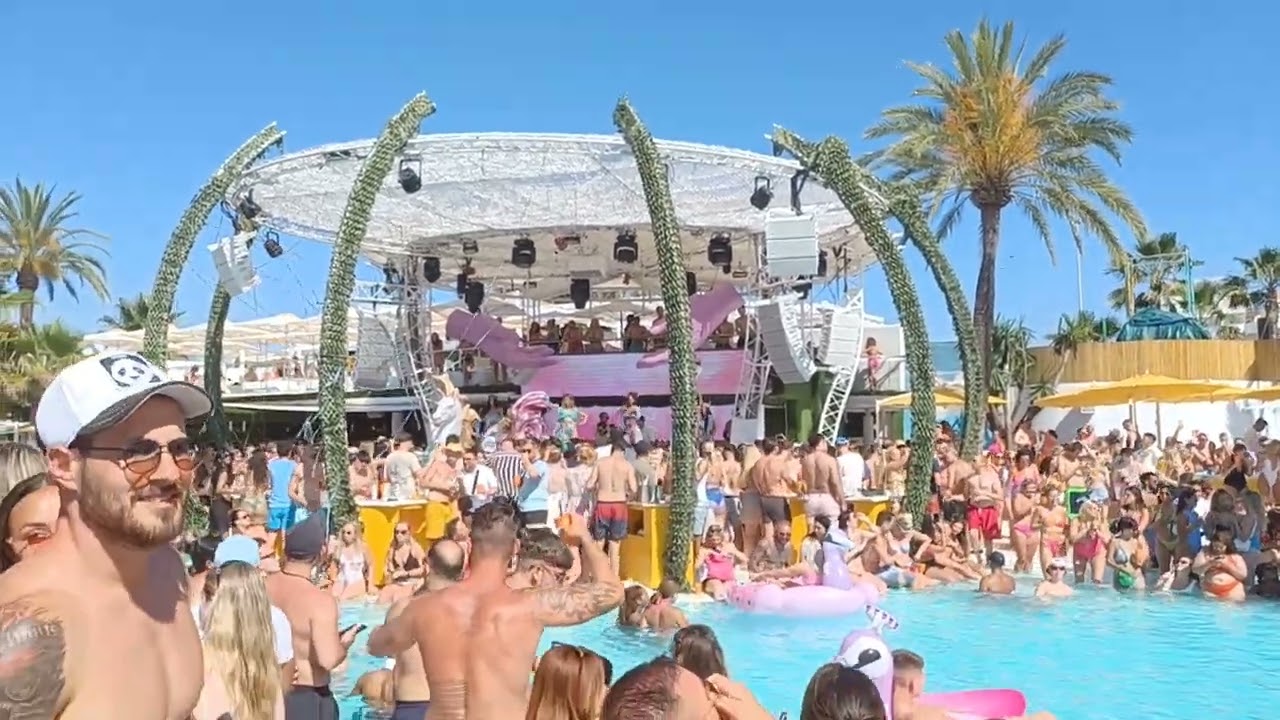 Ibiza Pool Party! 🥳 Pure Madness!