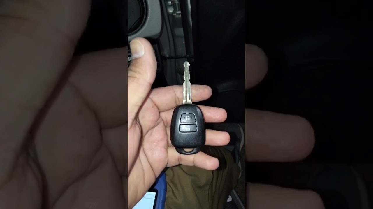 Toyota vitz add new remote key at Sheikh key maker G-11 Markaz Islmabad sheikh keymaker 0334 5024402