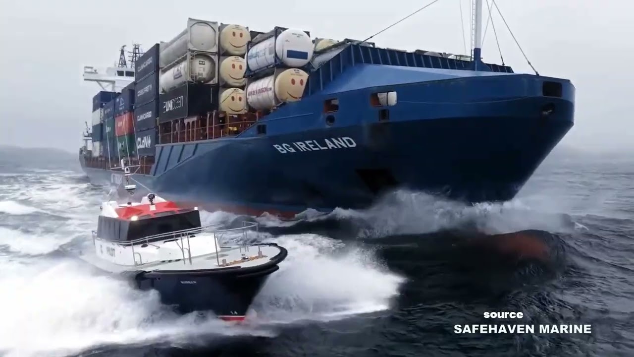 CUACA EXTREM !!! Perjuangan Pemandu Kapal Hadapi Gelombang Raksasa #ship #storm #extreme