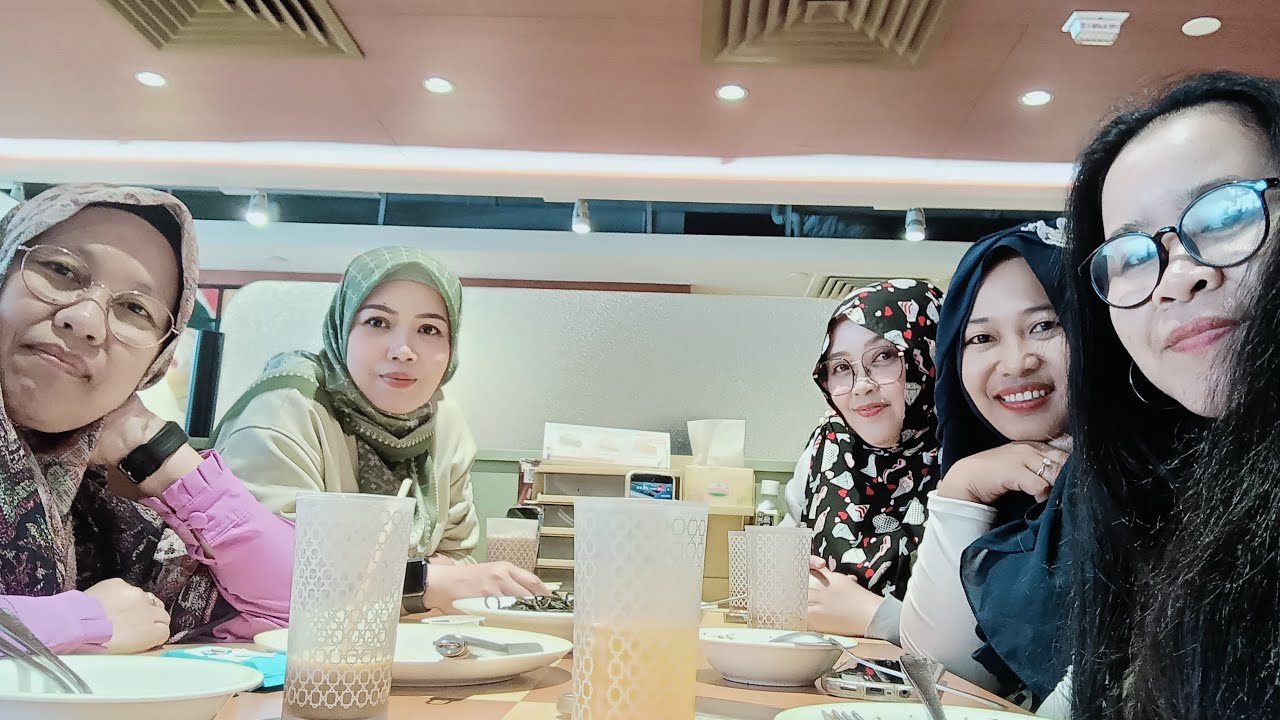 Makan siang di Saizeriya bersama group Bruwun Dollar 