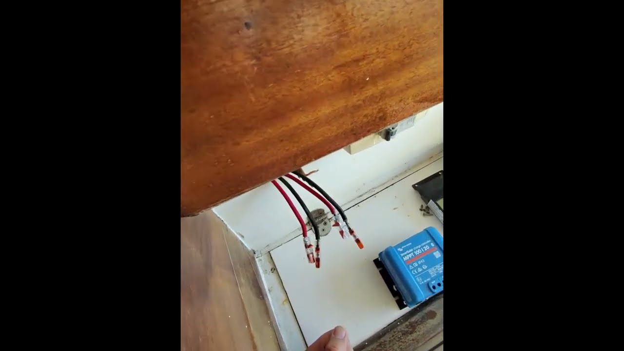 Tekne İçin En İyi MPPT? Victron SmartSolar 100/20 İnceleme ve Montaj