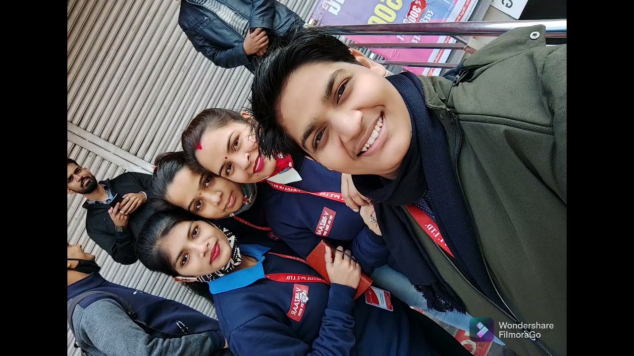 retail employee of day 12  December V  Bazaar Agra Store celebration🎆🎇