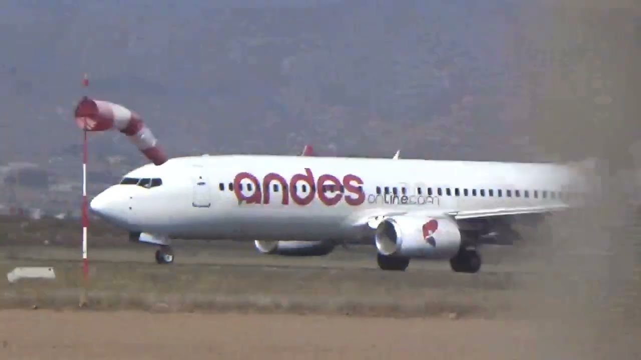 Andes L&iacute;neas A&eacute;reas - Boeing 737-8AS (LV-HKS) despegando desde LSC/SCSE