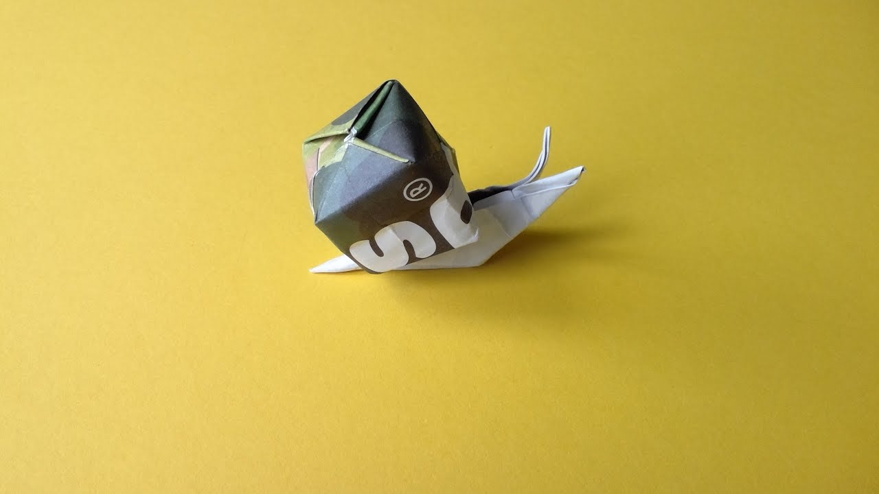 How to make an easy origami Snail by reusing Uranus Wiper toilet roll packaging