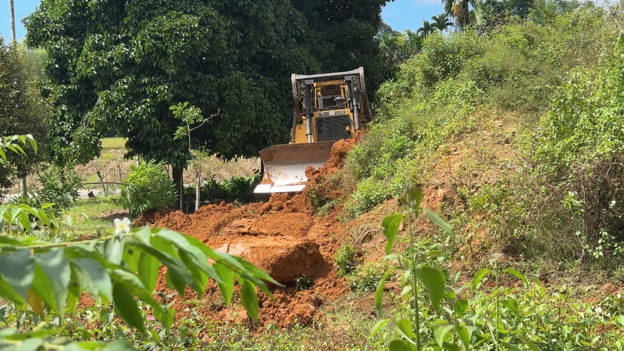 Leveling the Hill with D6R XL Bulldozer Breaks the Hill in Minutes