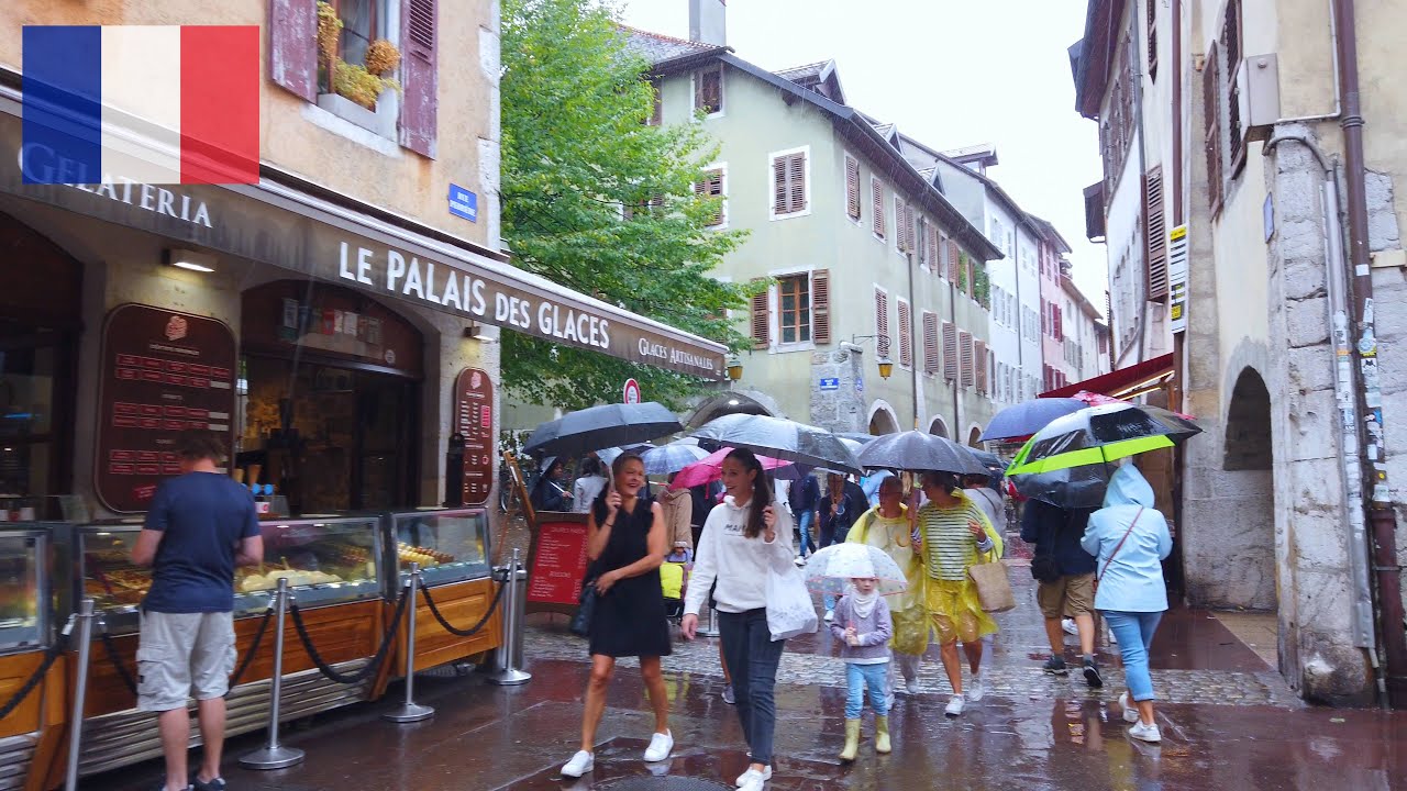 🇫🇷 Annecy Walking Tour by a Rainy Sunday | City Center & Traditional Market 4K