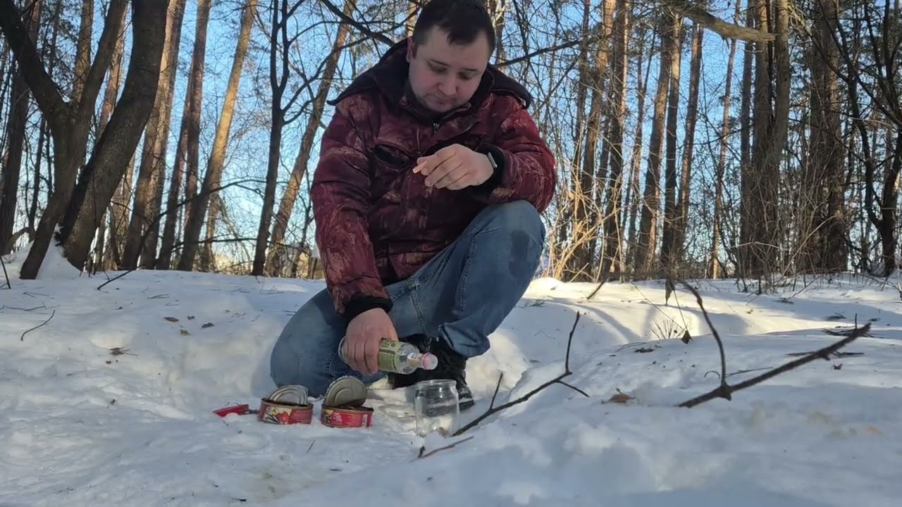Томатненько. Килька с водкой в снегу