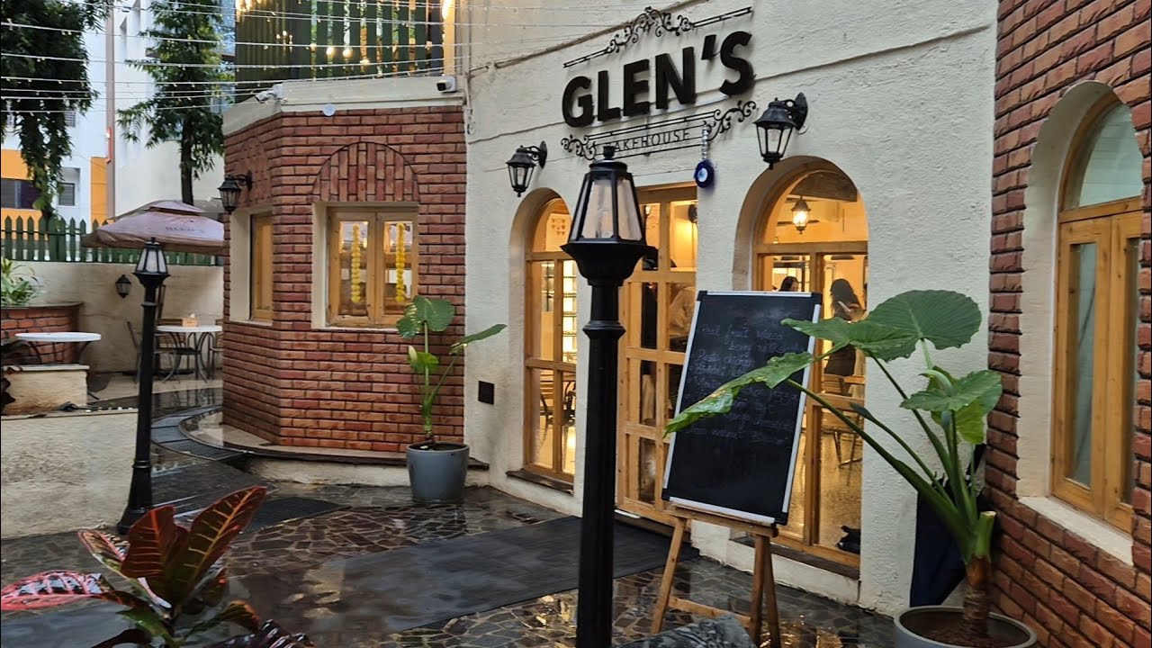 |Glen's Bakehouse, Pune| |My Honest Review| |Cafe Hopping| |Mexican Chicken Pizza| |Crunch & Spice|